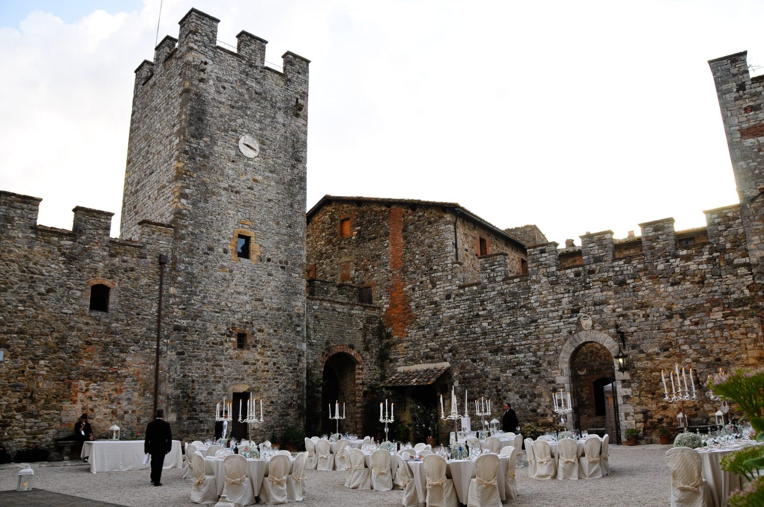 Modanella, a Fairy Castle for Weddings near Siena