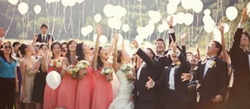 Light Ballons in tuscan wedding