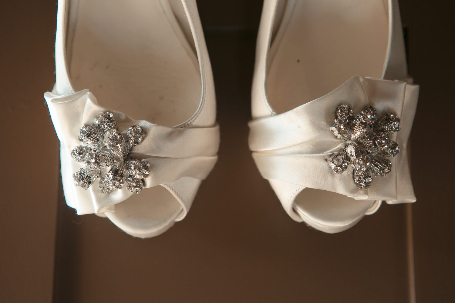 Bridal shoes and wedding color scheme